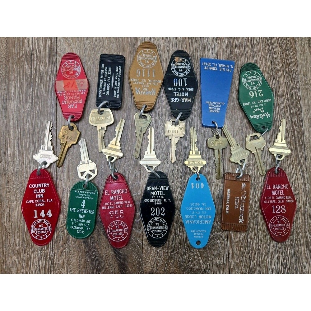 Lot of 13 Vintage Hotel & Motel Room Keys & Plastic Fobs 1970s 1980s